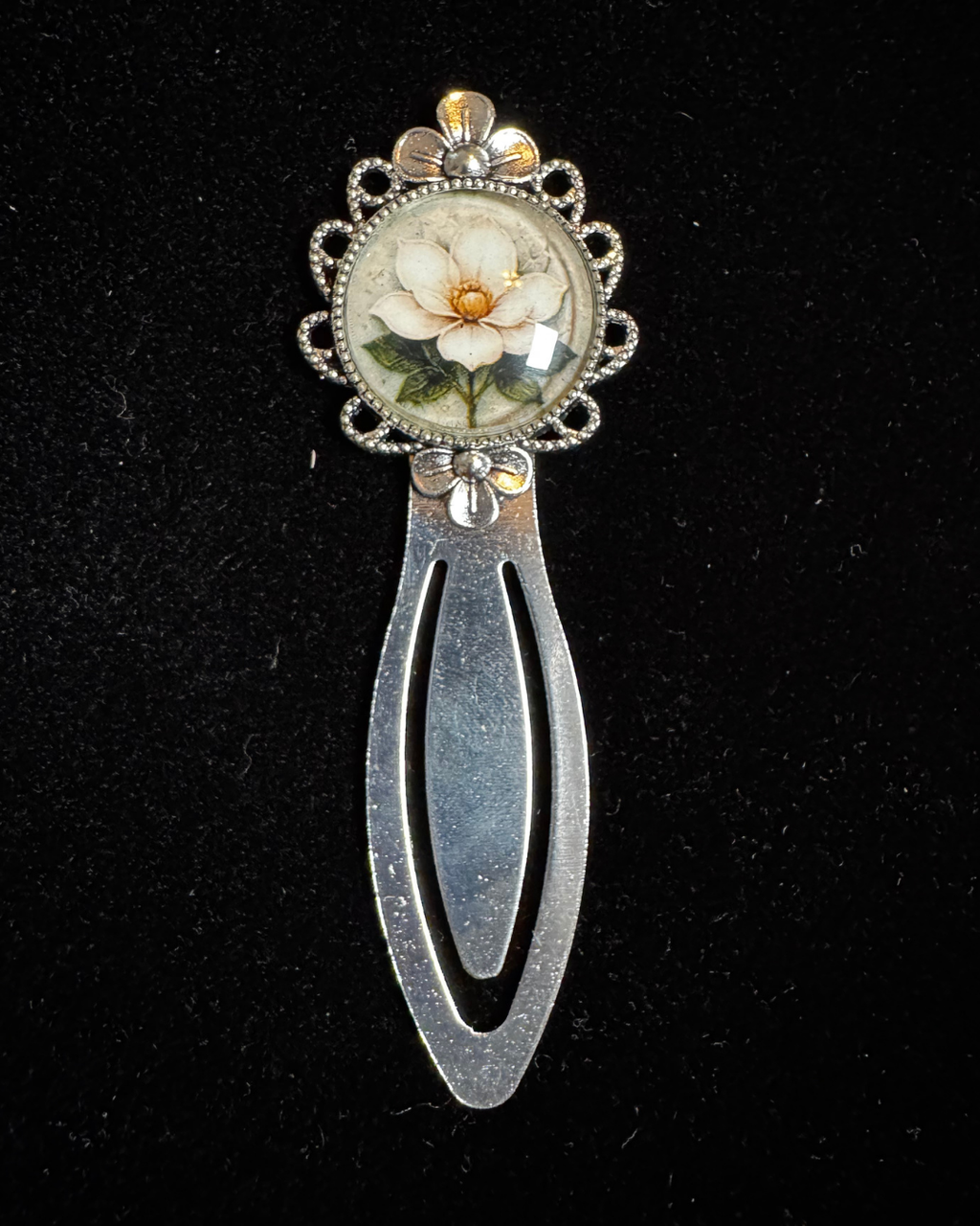 Magnolia in Bloom — Vintage Style Bookmark